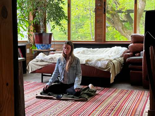 Maria meditating